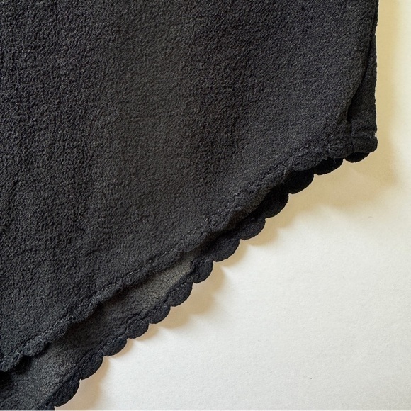 Aritzia Wilfred Tank 100% Silk Black Embroidered Lightweight Sheer Classic Sz XS - Picture 8 of 12